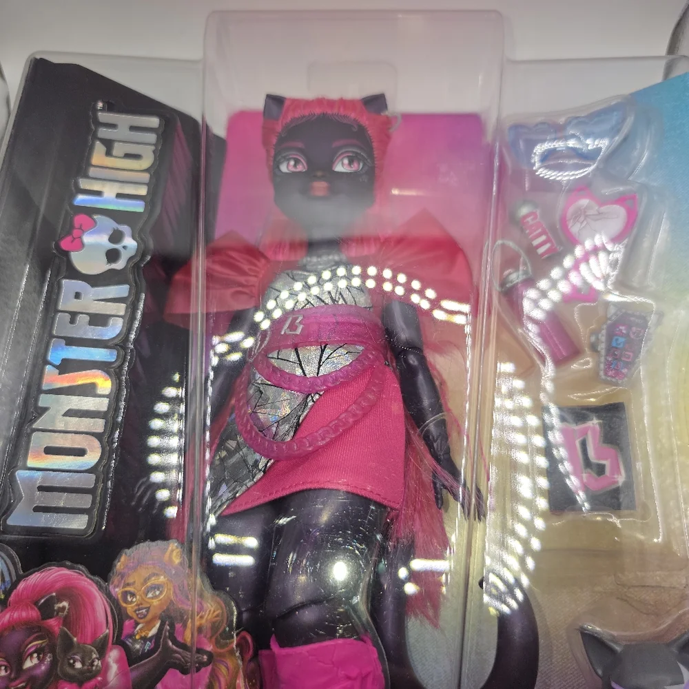 Monster High Catty Noir Doll G3 Amulet Series New in Box Mattel 2023 - Picture 3 of 10